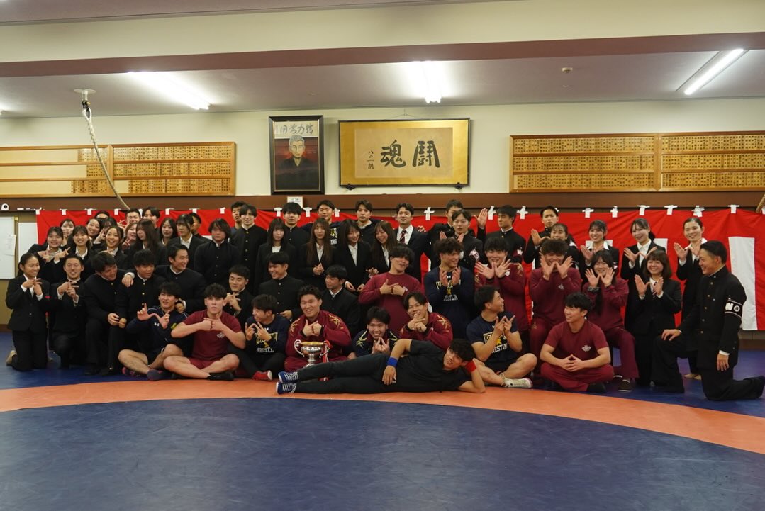 《早慶戦》
12/6(土)に、早稲田大学にて早慶戦が開催されました‼️
⠀
【対戦表】
①57kg ー● - 〇笹沼拓己
②61kg 尾西大河〇 - ●髙橋慧大
③65kg 八隅士和〇 - ●出久根慈英
④70kg 山路健心〇 - ●近藤大朗
⑤74kg ガレダギ敬一〇 - ●瀧澤勇仁
⑥86kg 北脇香● - 〇岡澤ナツラ
⑦125kg 金澤空大〇 - ●佐藤秀一郎
⠀
弊部は5勝で優勝することができました‼️
今年も白熱した試合になりました🔥
関係者の皆様ありがとうございました✨
⠀
#waseda #wasedauniversity #wasedawrestling #japanwrestling #wrestling #keio #keiouniversity #早慶戦